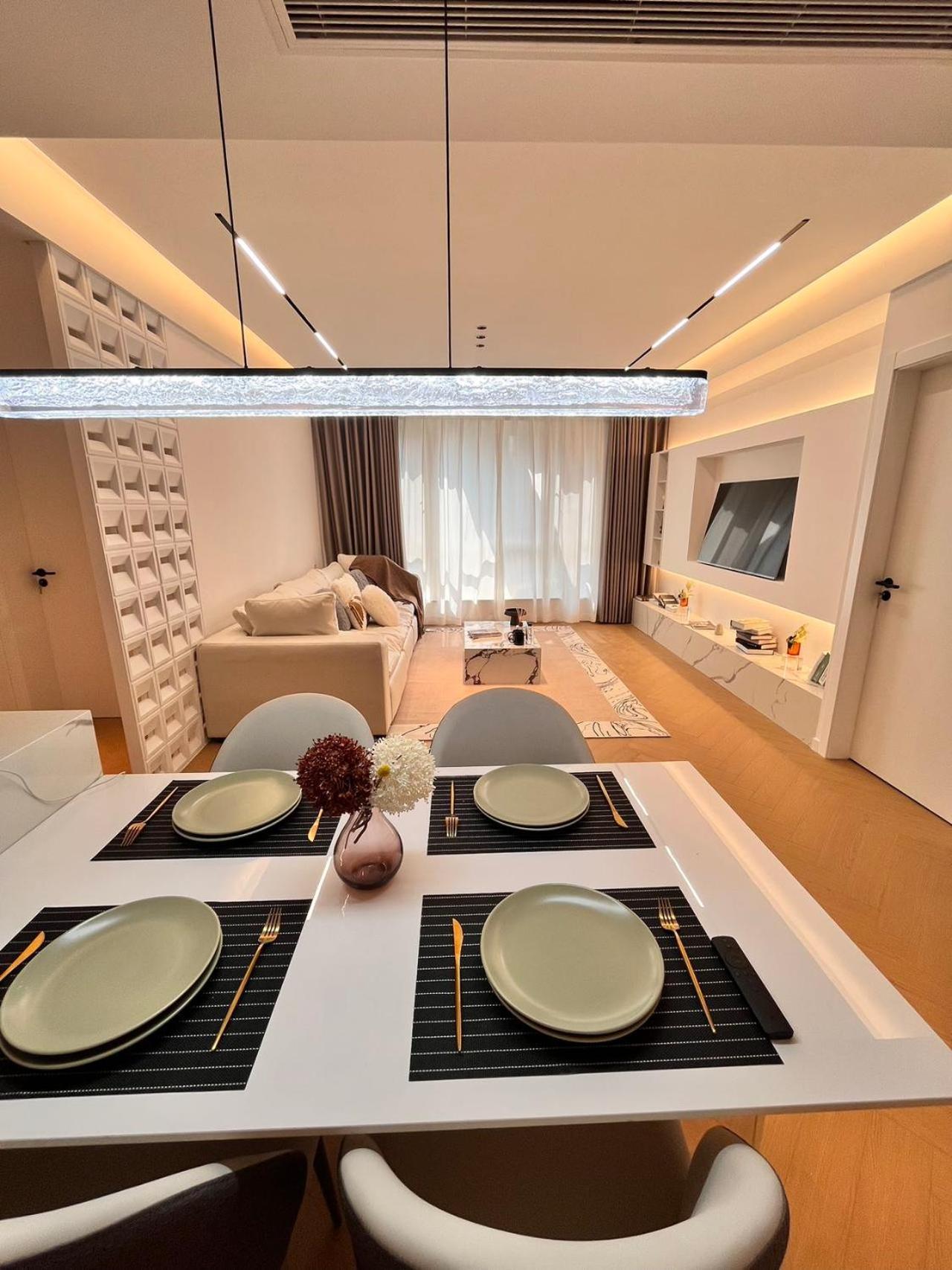 Apartment Eastern Hub - Bund Branch Enjoy The Beautiful Scenery Of The Bund At The People's Square Of The New French Window, The Big Flat Floor Is Close To Huaihai Road, Xintiandi Shanghai